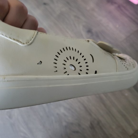 Cream colored shoes - Picture 11 of 14